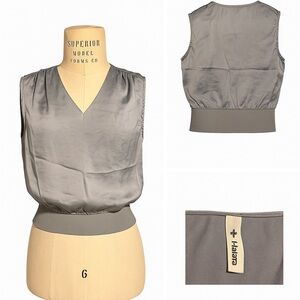 NWT HALARA Silver Sleeveless V-Neck Blouse Women’s Size XS Gray Satin‎ Look Top